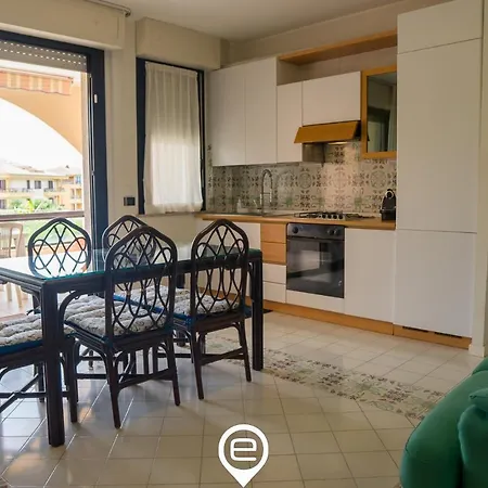 Апартаменты Charming Seaview *